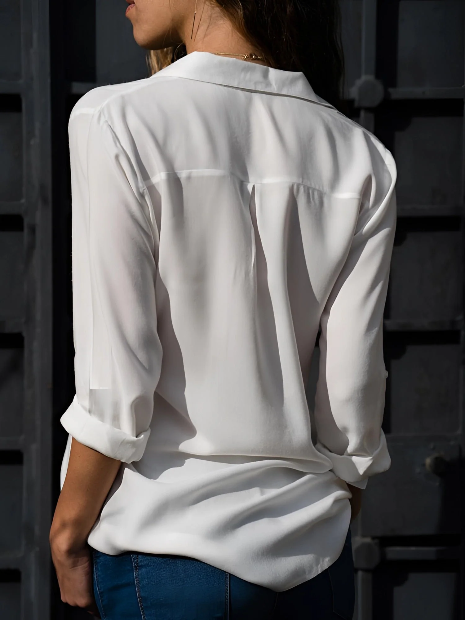 Aiah – Blouse légère col V pour femme - Image 9