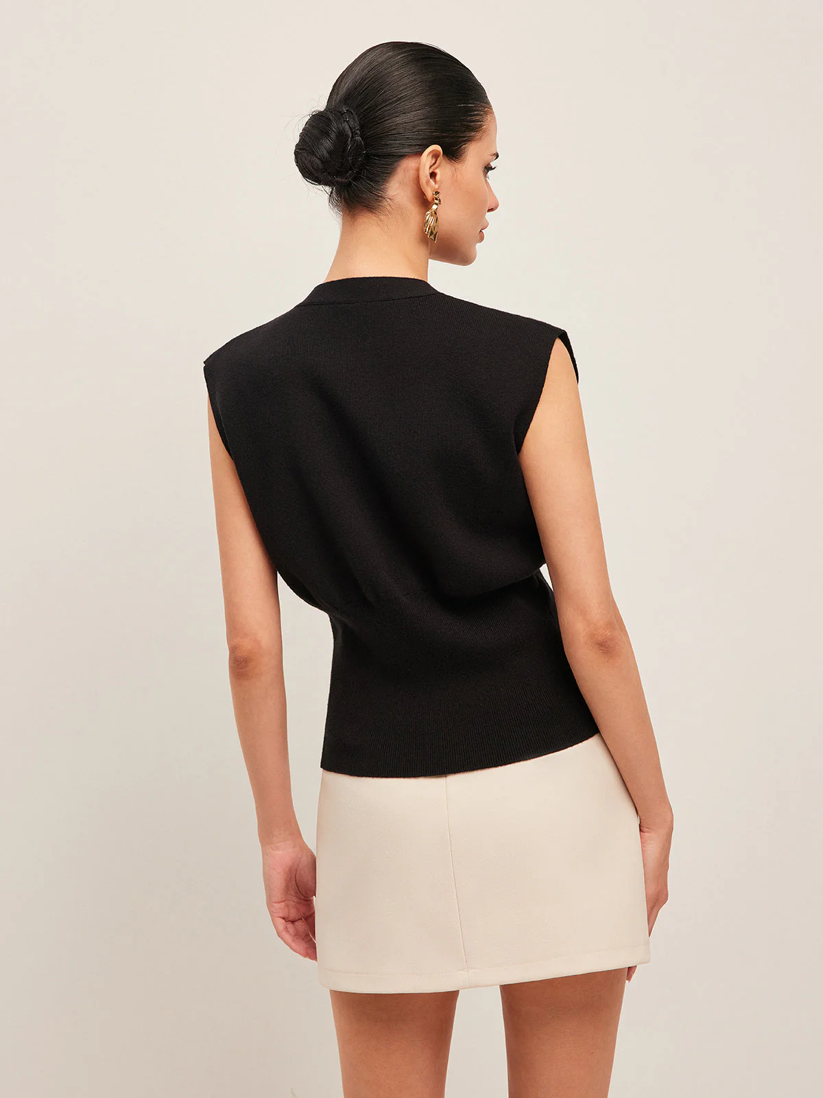 Annalena – Gilet à boutons avec col en V pour femme - Image 6