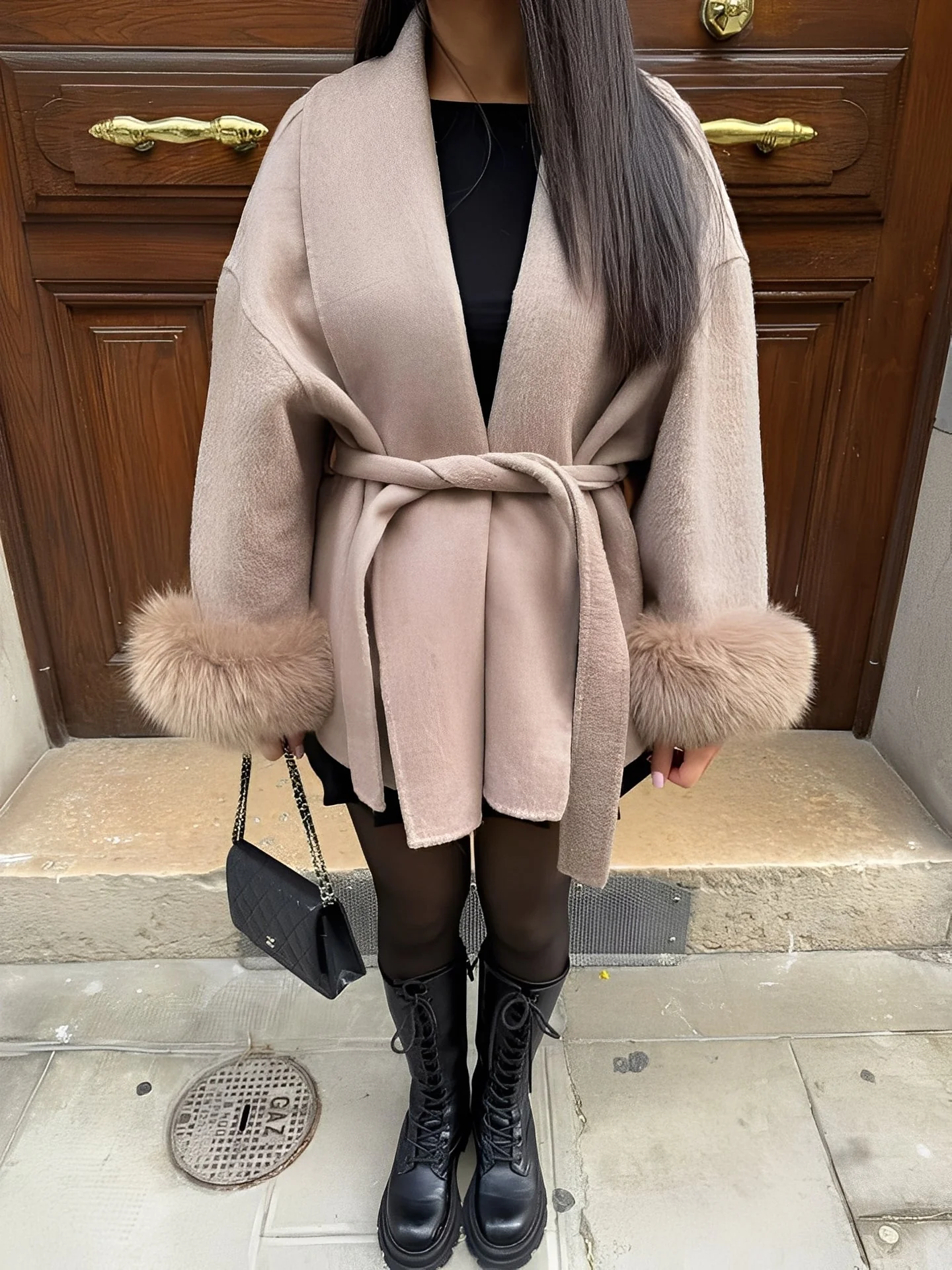 Armani - Long manteau chic et élégant avec fourrure pour femmes - Image 2