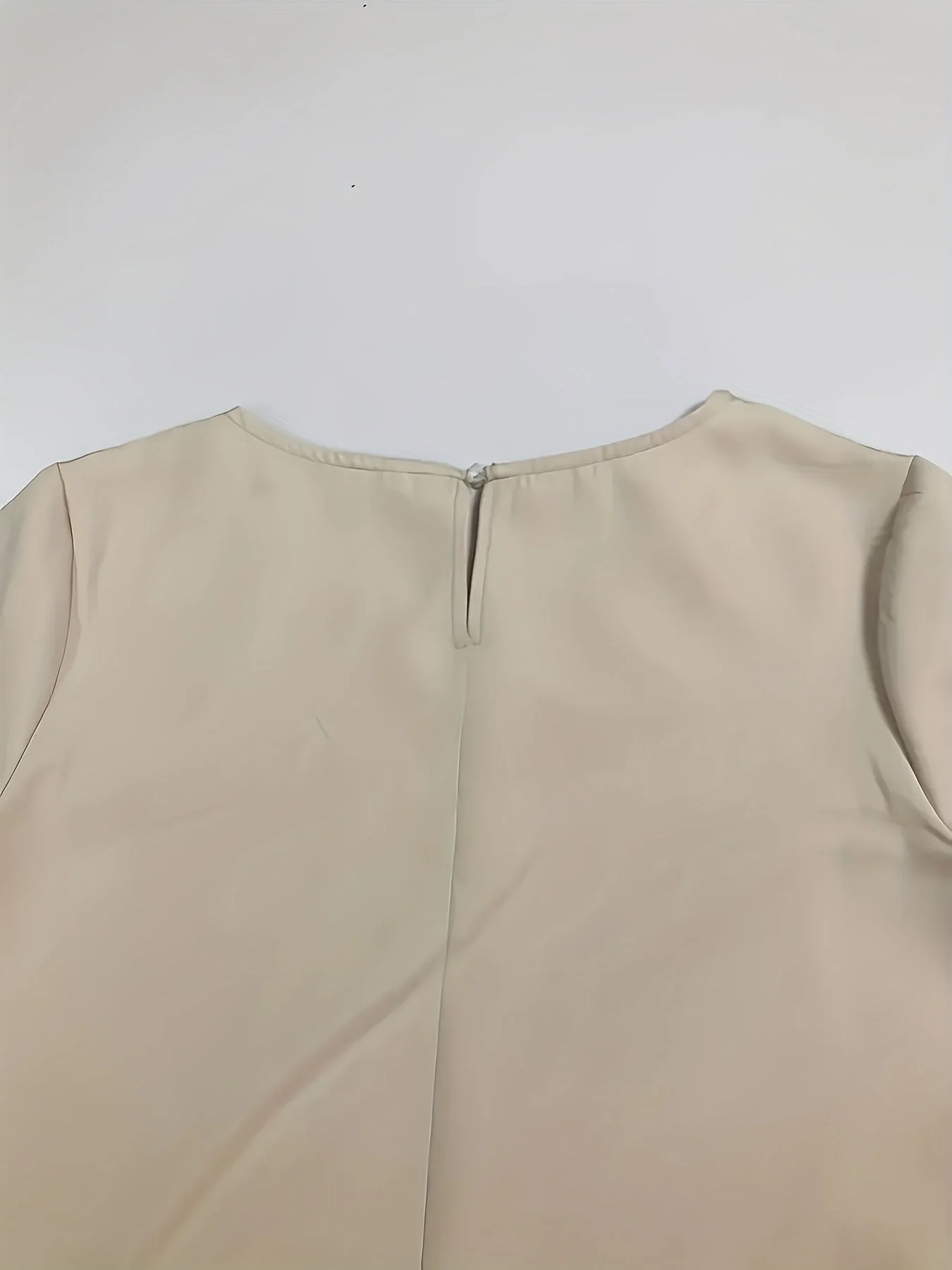 Laure – Robe Fluide à Coupe Droite et Style Intemporel - Image 2
