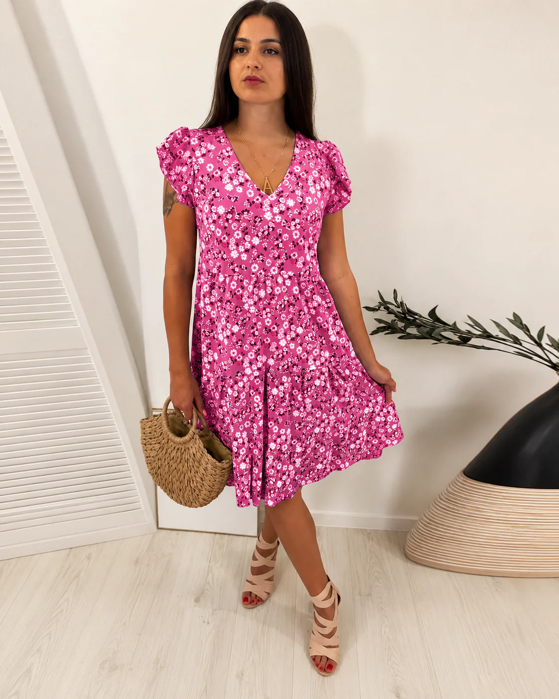 Priscilla - Robe Élégante et Raffinée à Col en V - Image 2